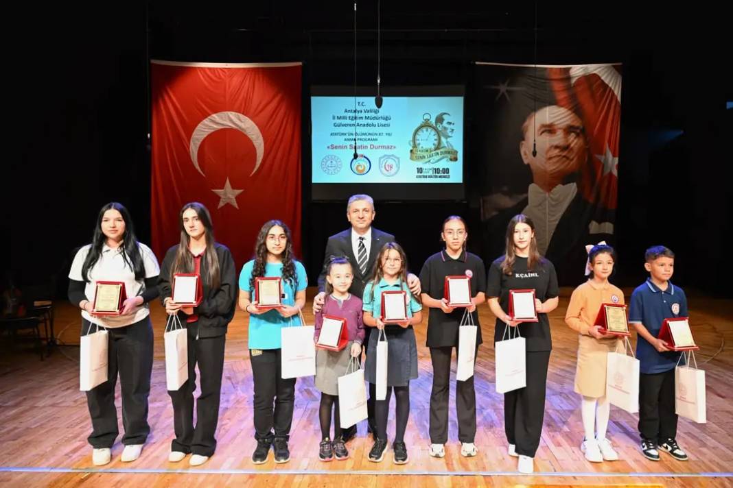 Atamıza Denizde, Karada Saygı Duruşu 16